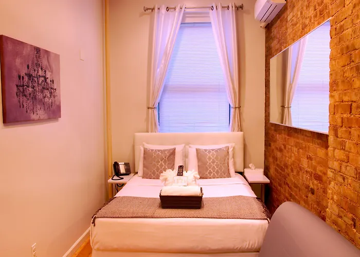 Chelsea Inn (Adults Only)